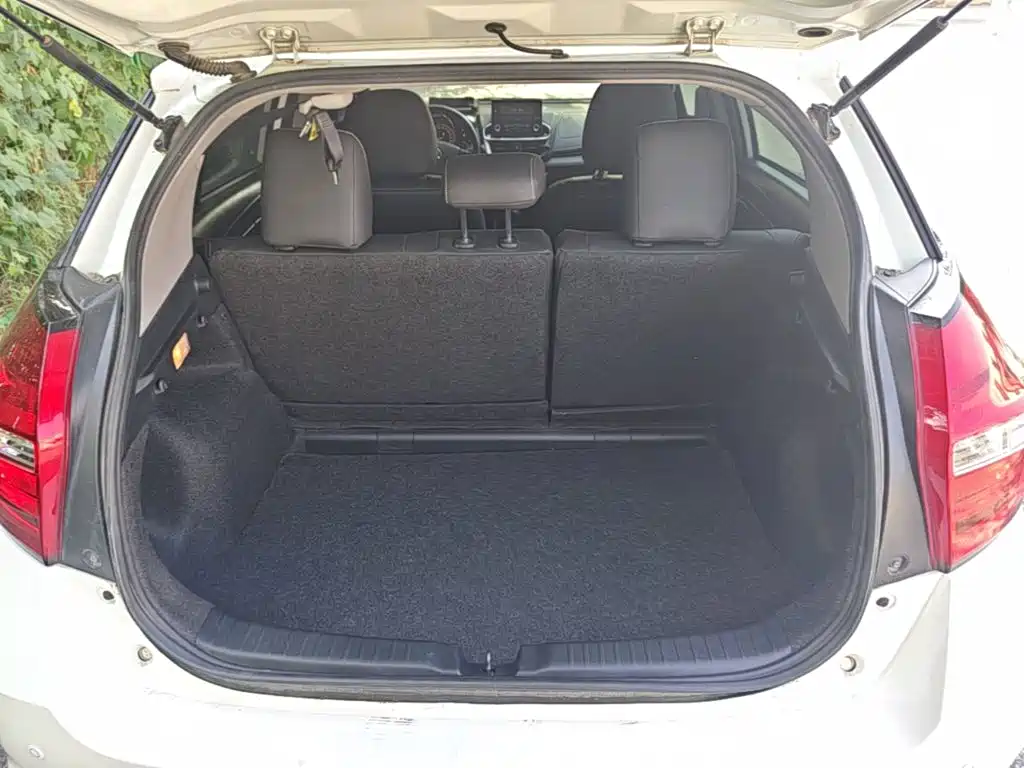 Toyota Yaris L 2022 — фото 19