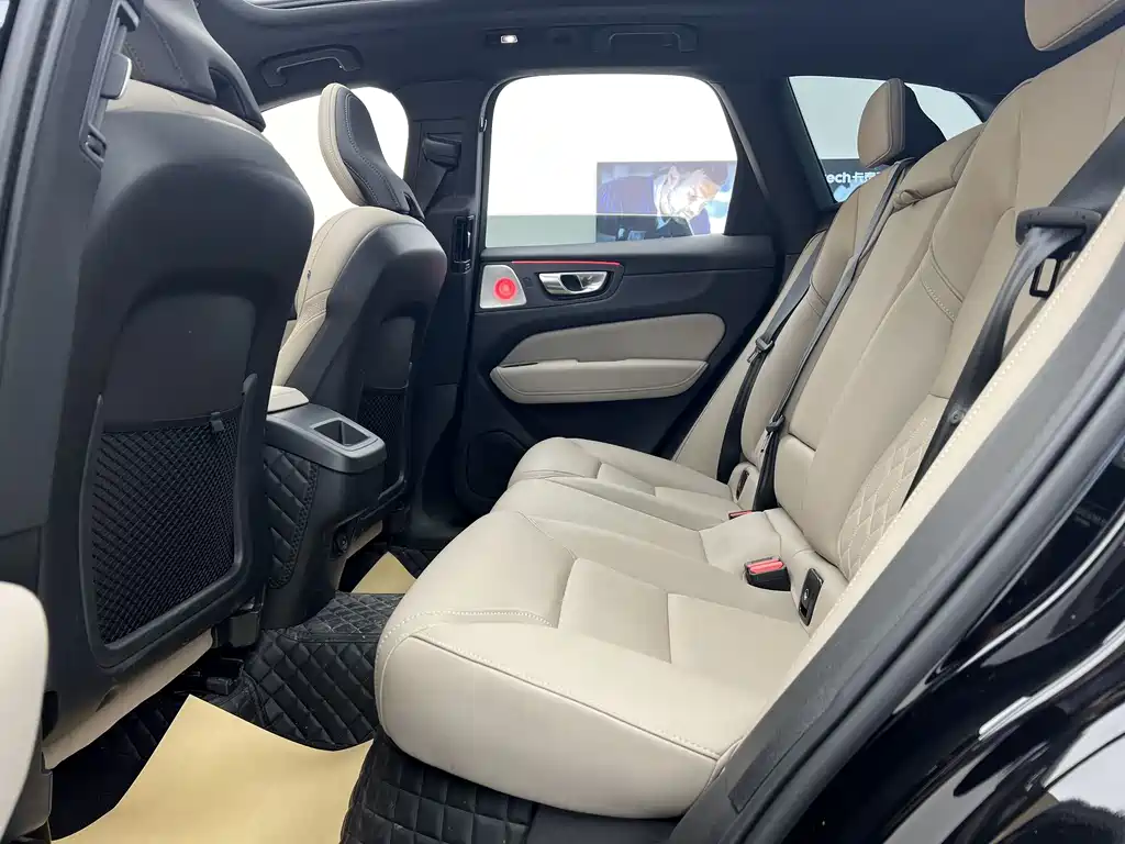 Volvo XC60 2025 — фото 23