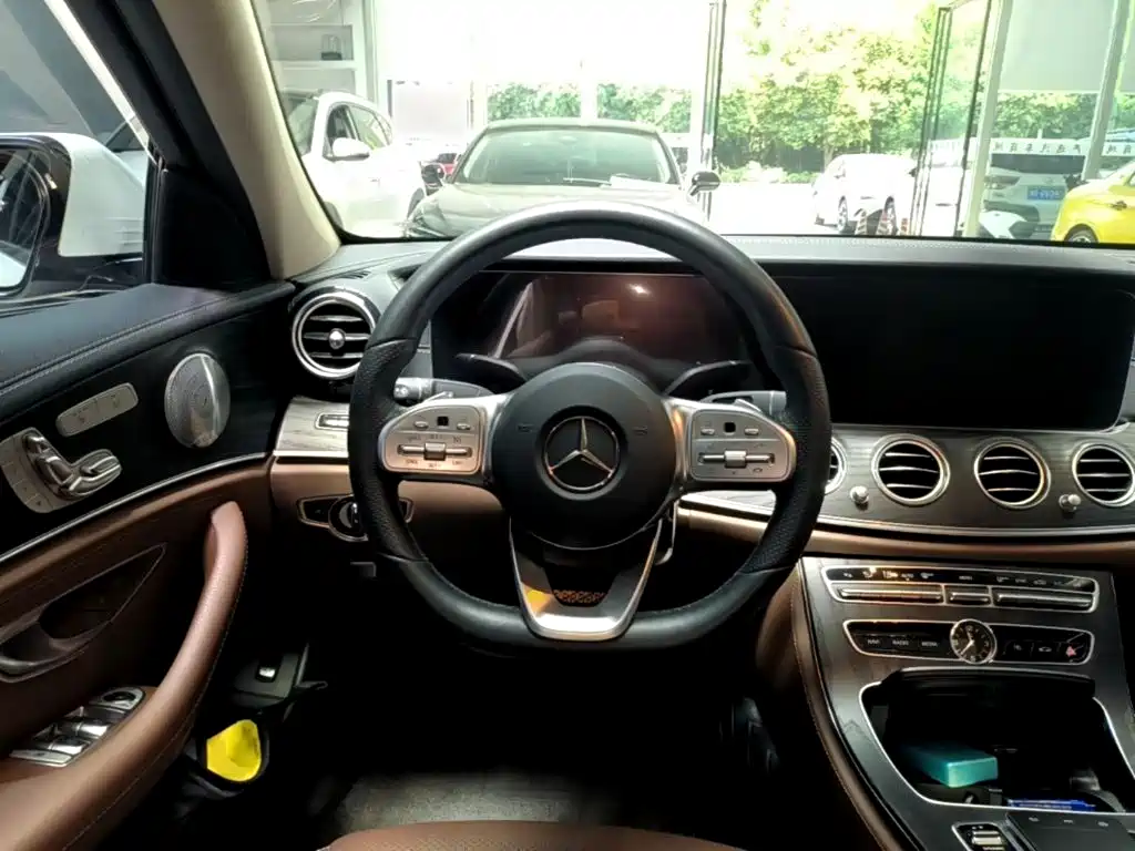 Mercedes-Benz E-Class 2020 — фото 11
