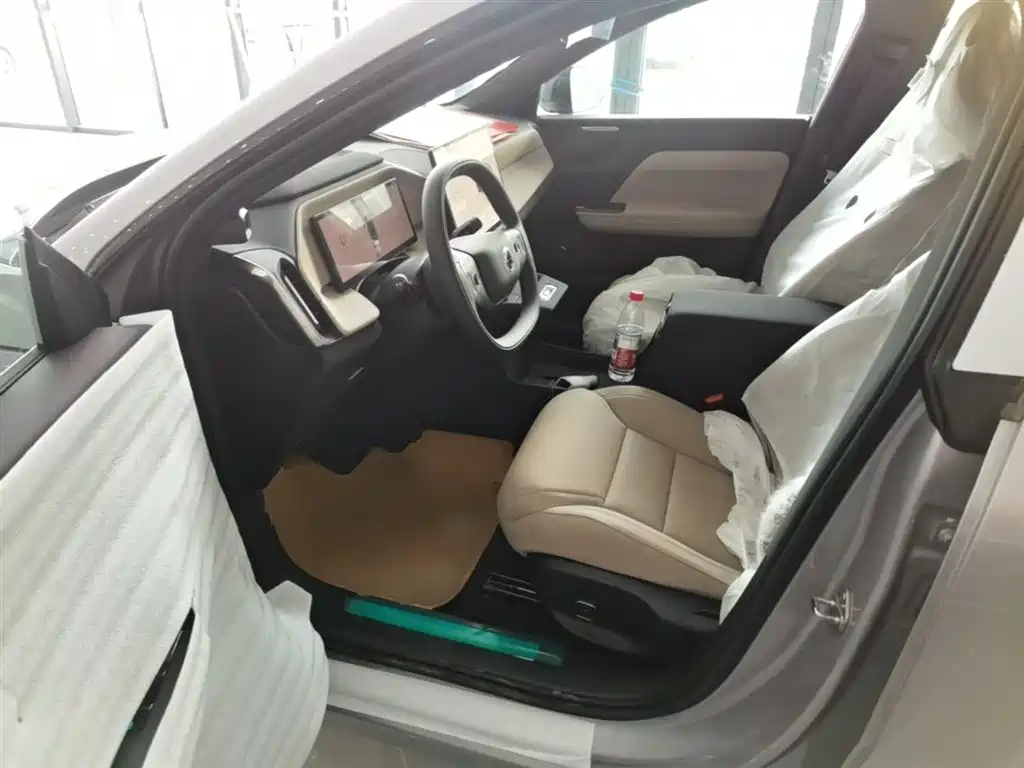 Volvo XC70 PHEV 2025 — фото 15