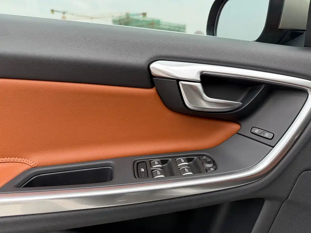 Volvo S60 2017 — фото 9
