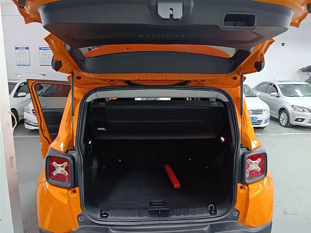 Jeep Renegade 2016 — фото 19
