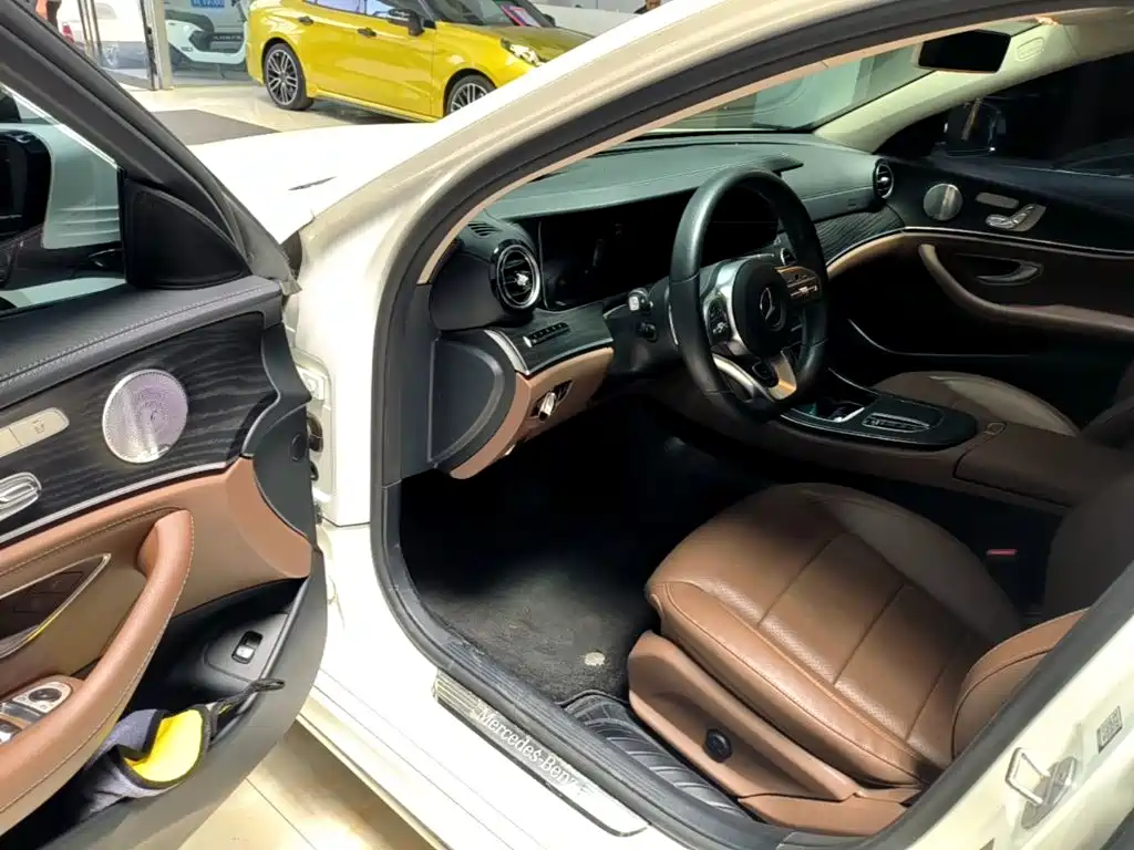 Mercedes-Benz E-Class 2020 — фото 16