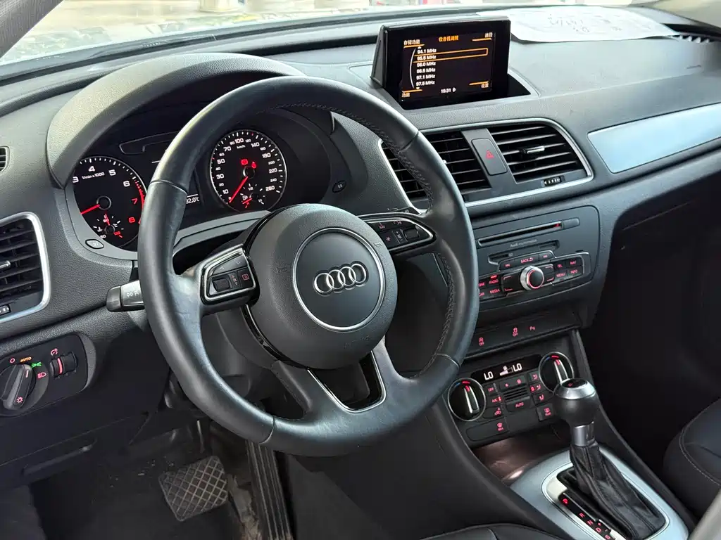 Audi Q3 2018 — фото 8