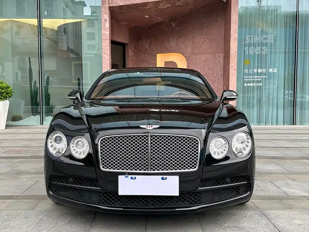 Bentley Flying Spur 2018 — фото 2