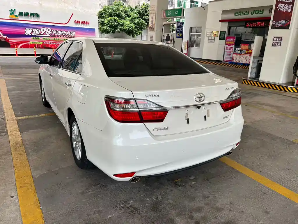 Toyota Camry 2017 — фото 4