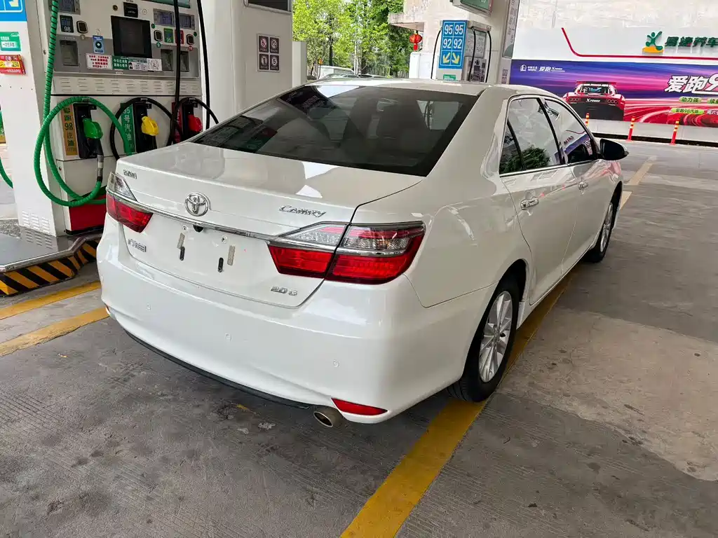 Toyota Camry 2017 — фото 6