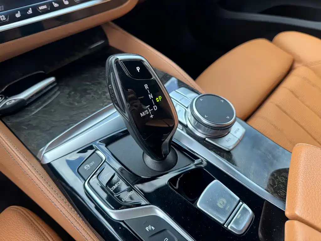 BMW 6 Series GT 2019 — фото 11
