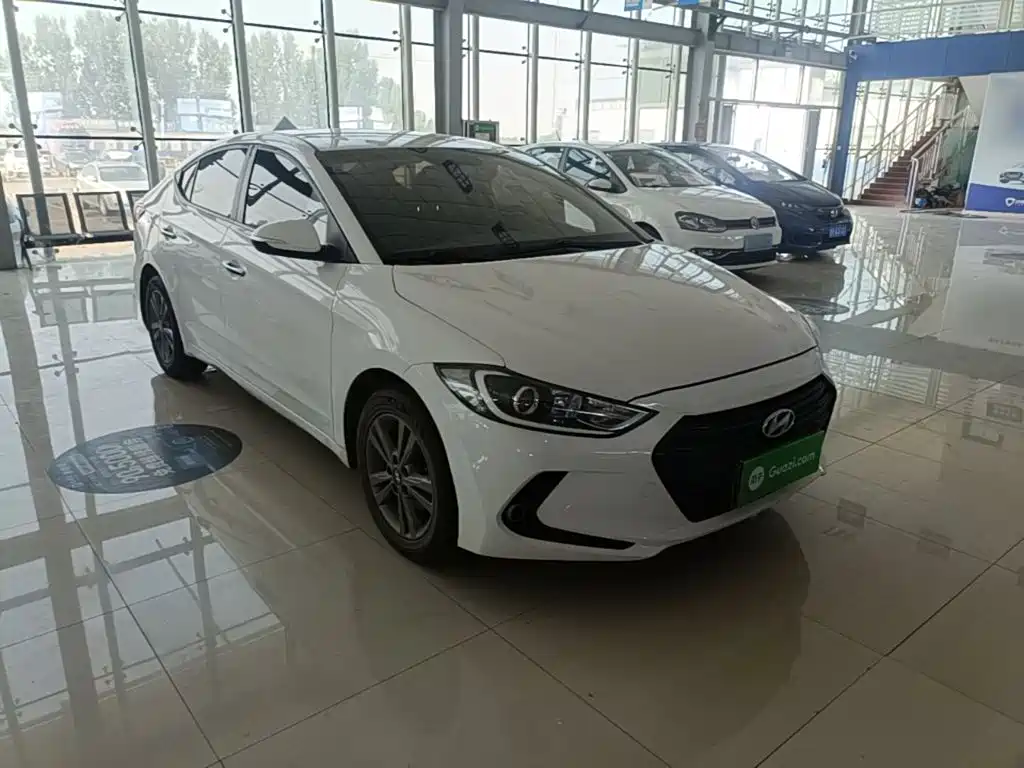 Hyundai Elantra 2018 — фото 4