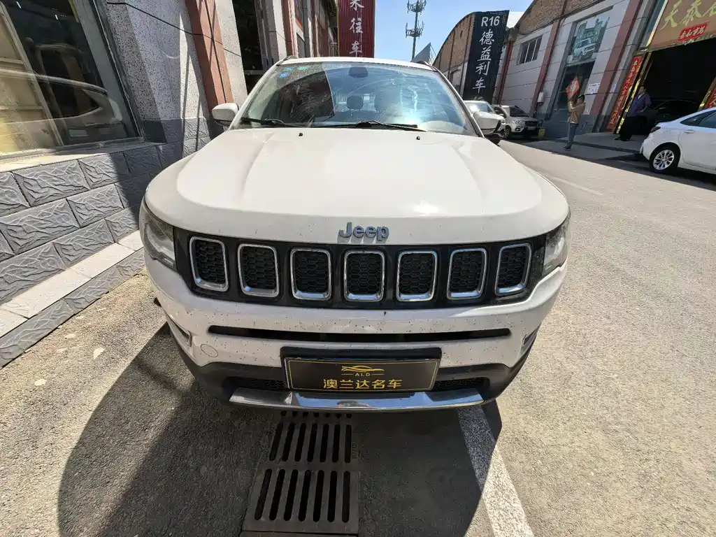 Jeep Compass 2017 — фото 2