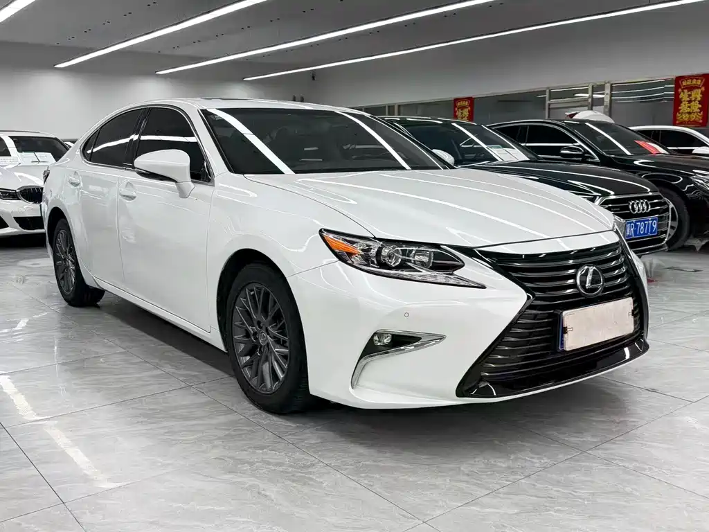 Lexus ES 2018 — фото 3
