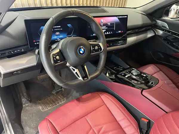 BMW i5 2025
