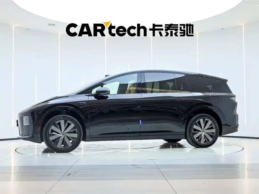 Li Auto i8 2025