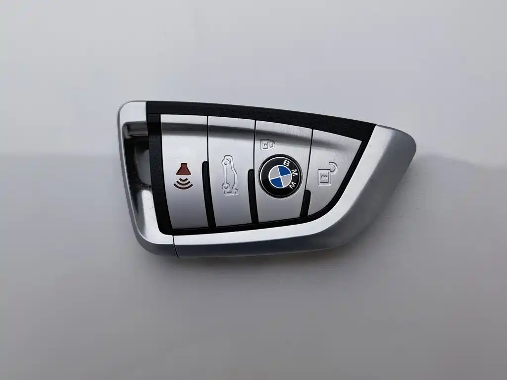 BMW 3 Series 2017 — фото 19