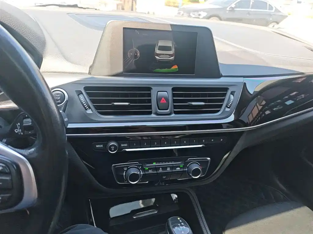 BMW 1 Series 2017 — фото 13