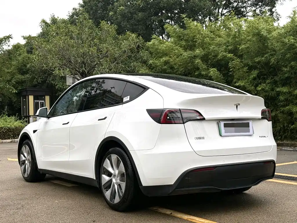 Tesla Model Y 2022 — фото 9