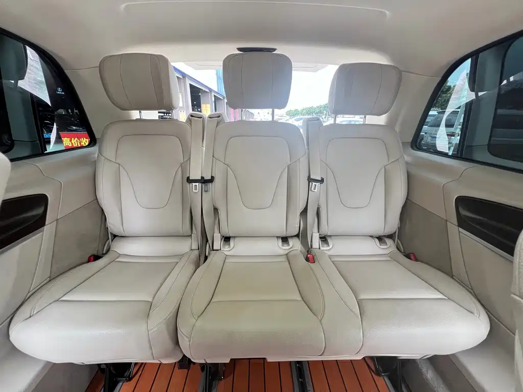 Mercedes-Benz V-Class 2022 — фото 24
