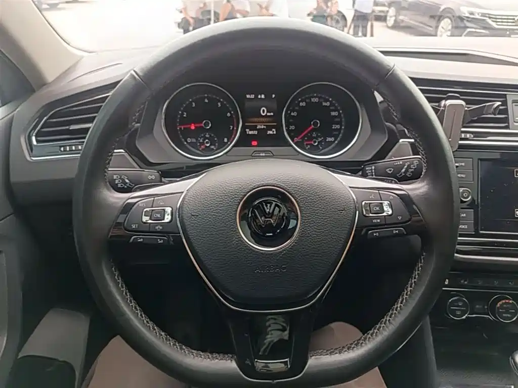 Volkswagen Tiguan L 2018 — фото 11