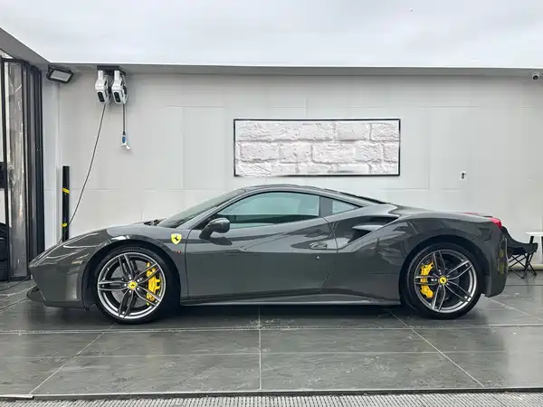 Ferrari 488 2019