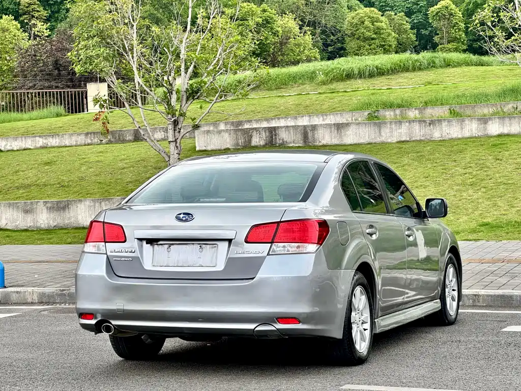 Subaru Legacy 2010 — фото 16