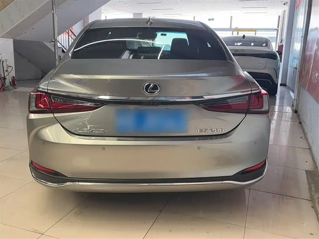 Lexus ES 2023 — фото 13