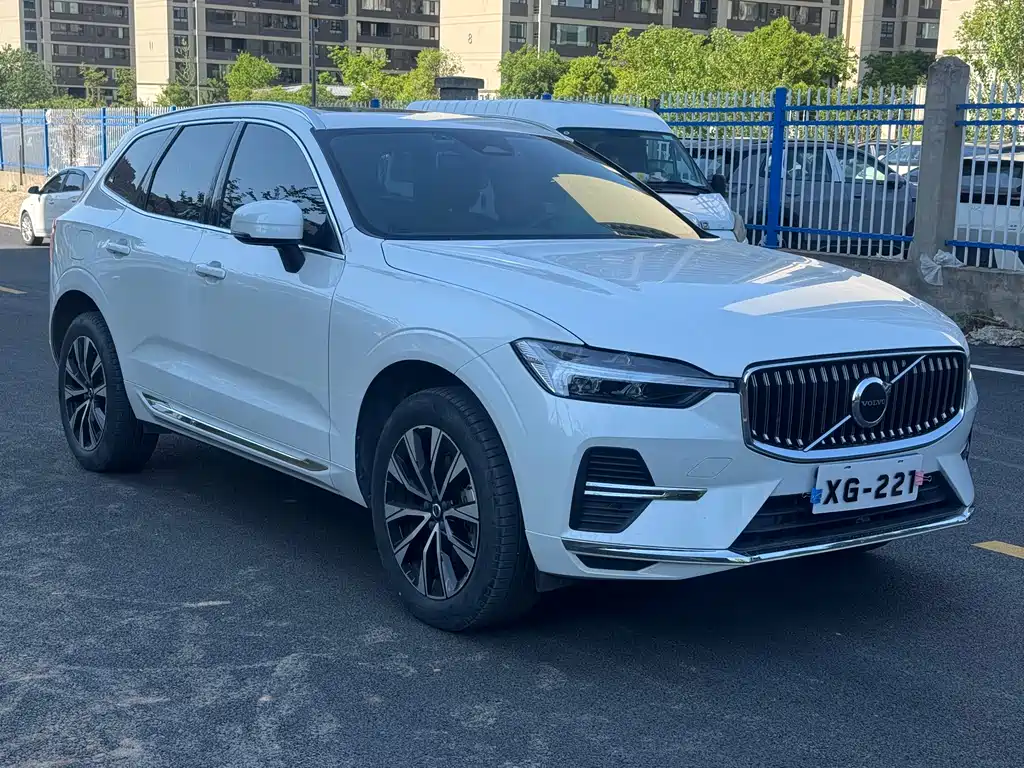Volvo XC60 2022 — фото 3