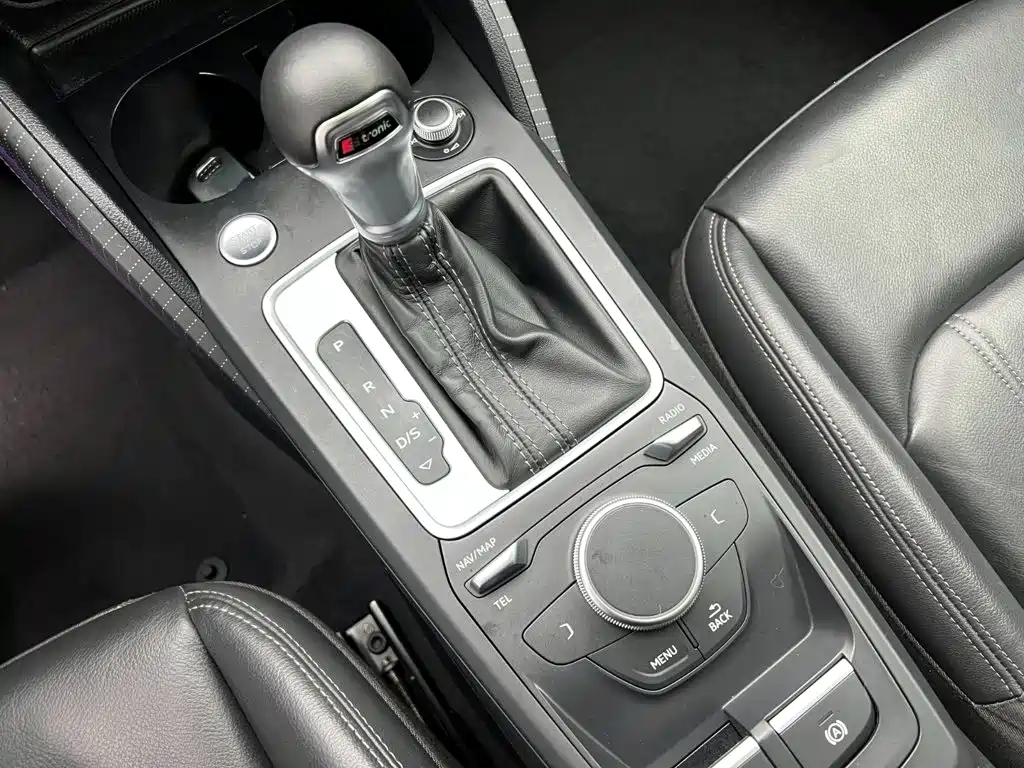 Audi Q2L 2022 — фото 18