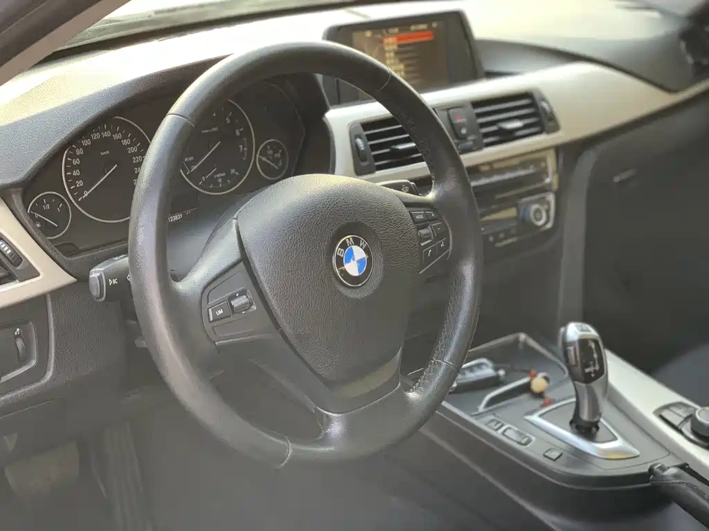 BMW 3 Series 2016 — фото 13
