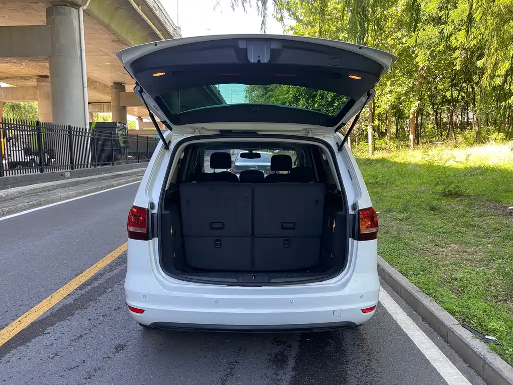 Volkswagen Sharan 2017 — фото 11