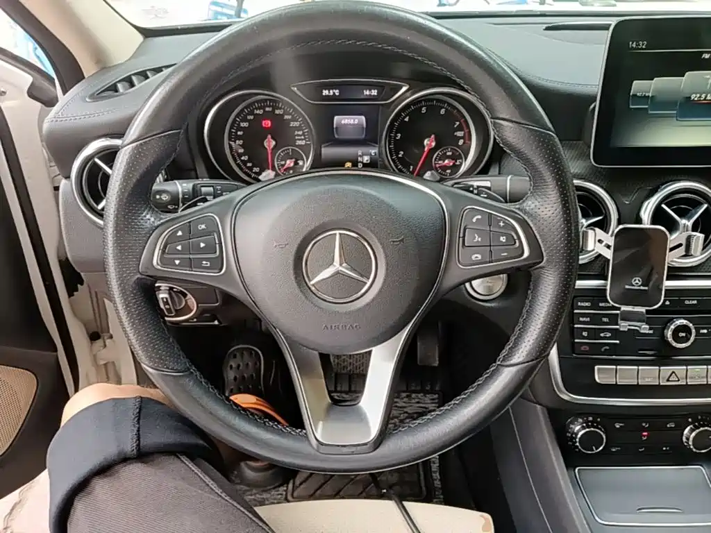 Mercedes-Benz GLA 2017 — фото 11