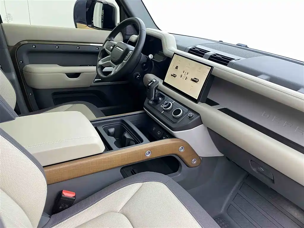 Land Rover Defender 2022 — фото 28