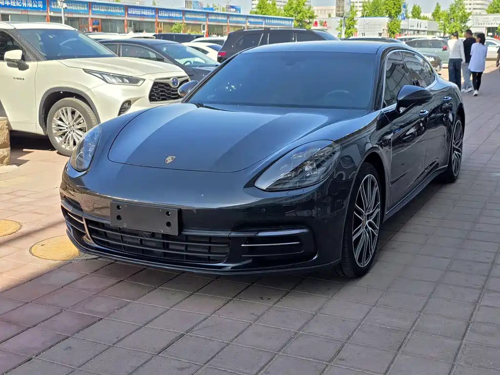Porsche Panamera 2017 — фото 1