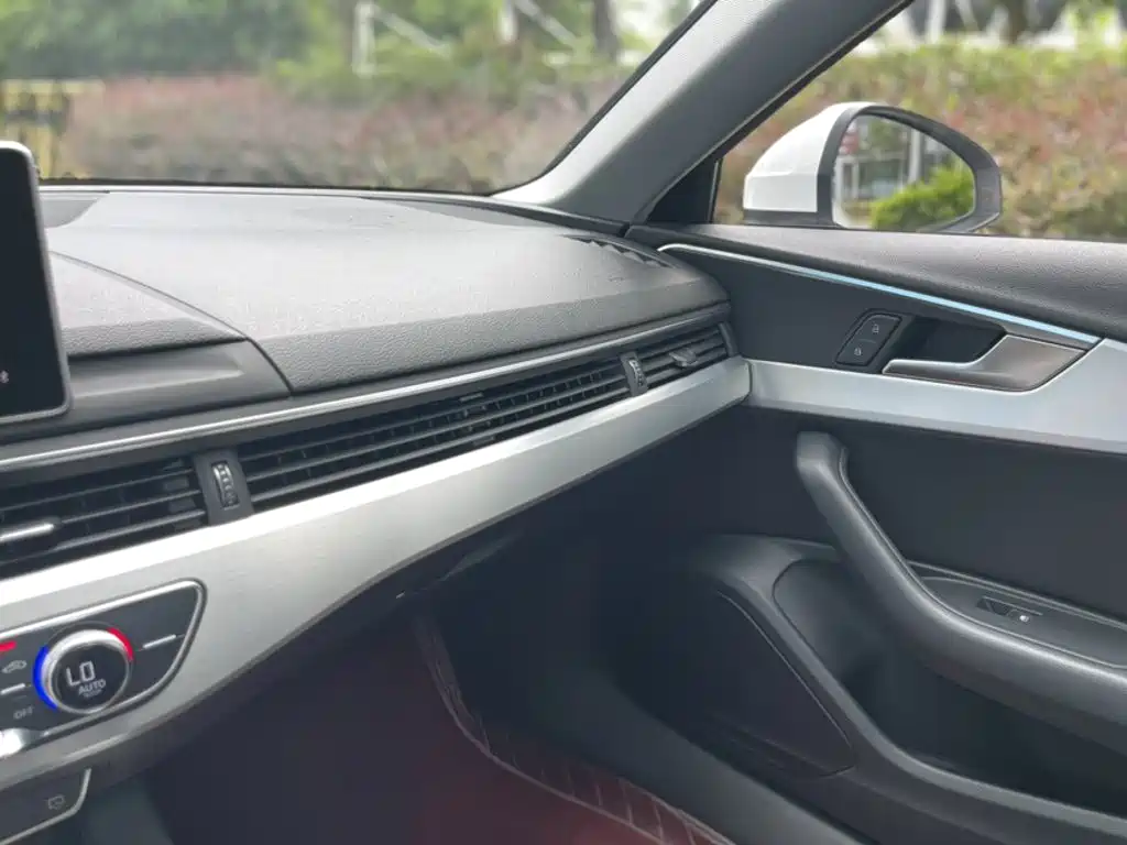 Audi A4L 2019