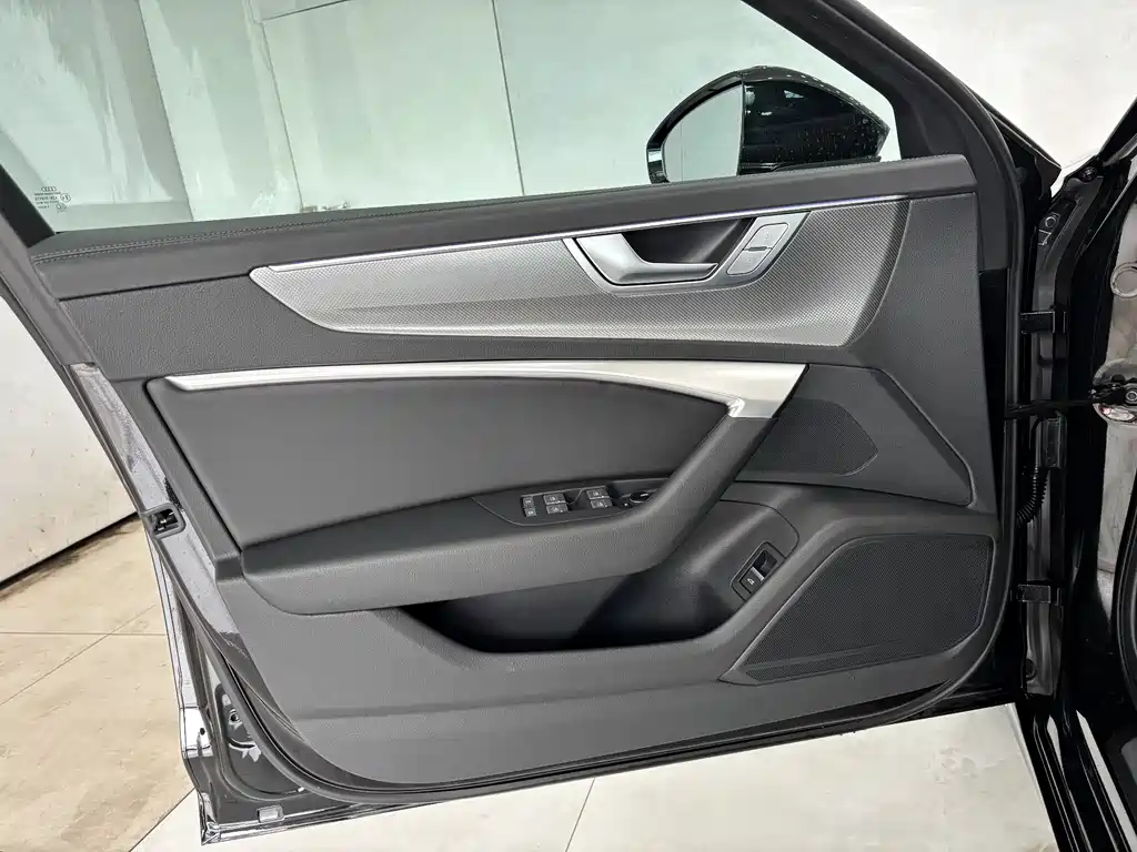 Audi A6L 2025 — фото 10