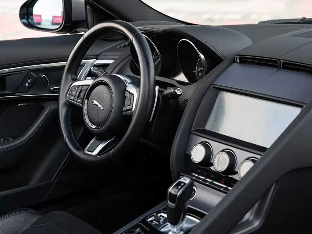 Jaguar F-TYPE 2018 — фото 10