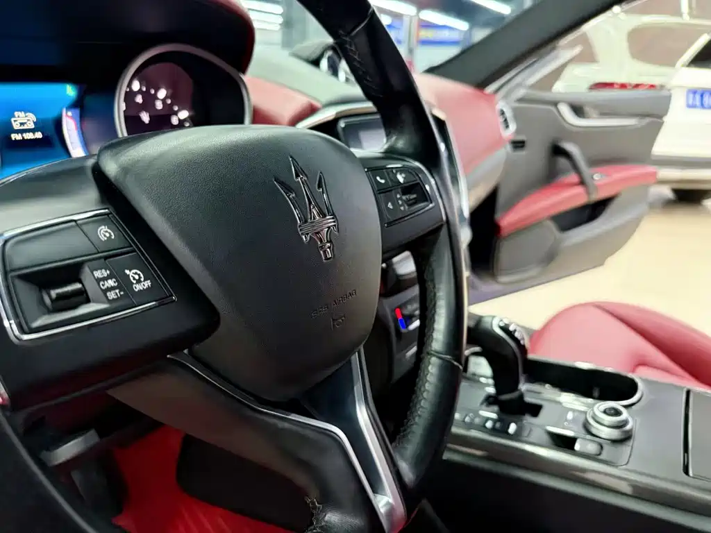 Maserati Ghibli 2017 — фото 6