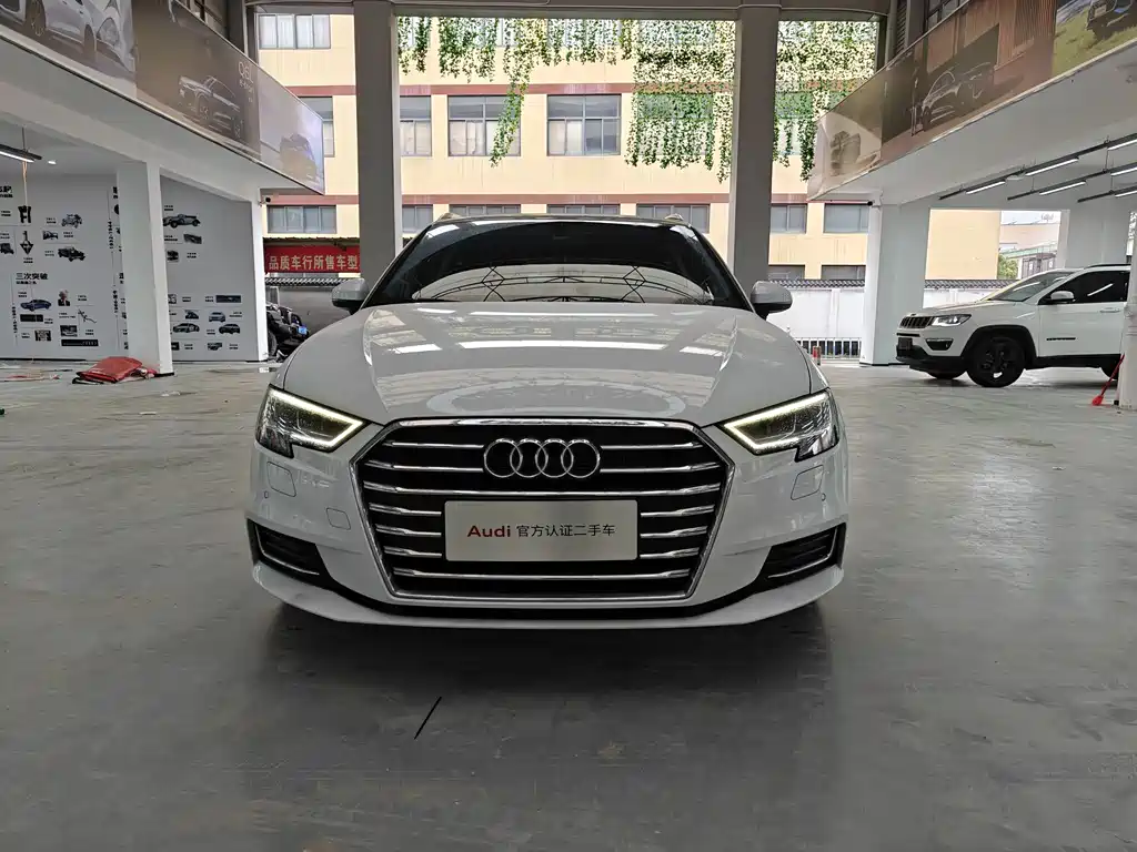 Audi A3 2018 — фото 2