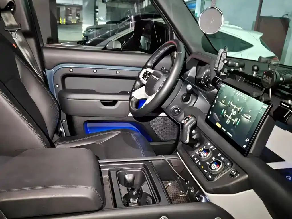 Land Rover Defender 2023 — фото 3