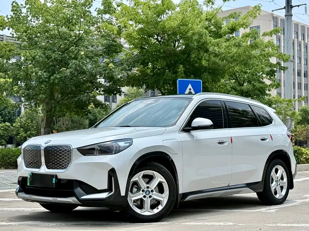 BMW iX1 2024