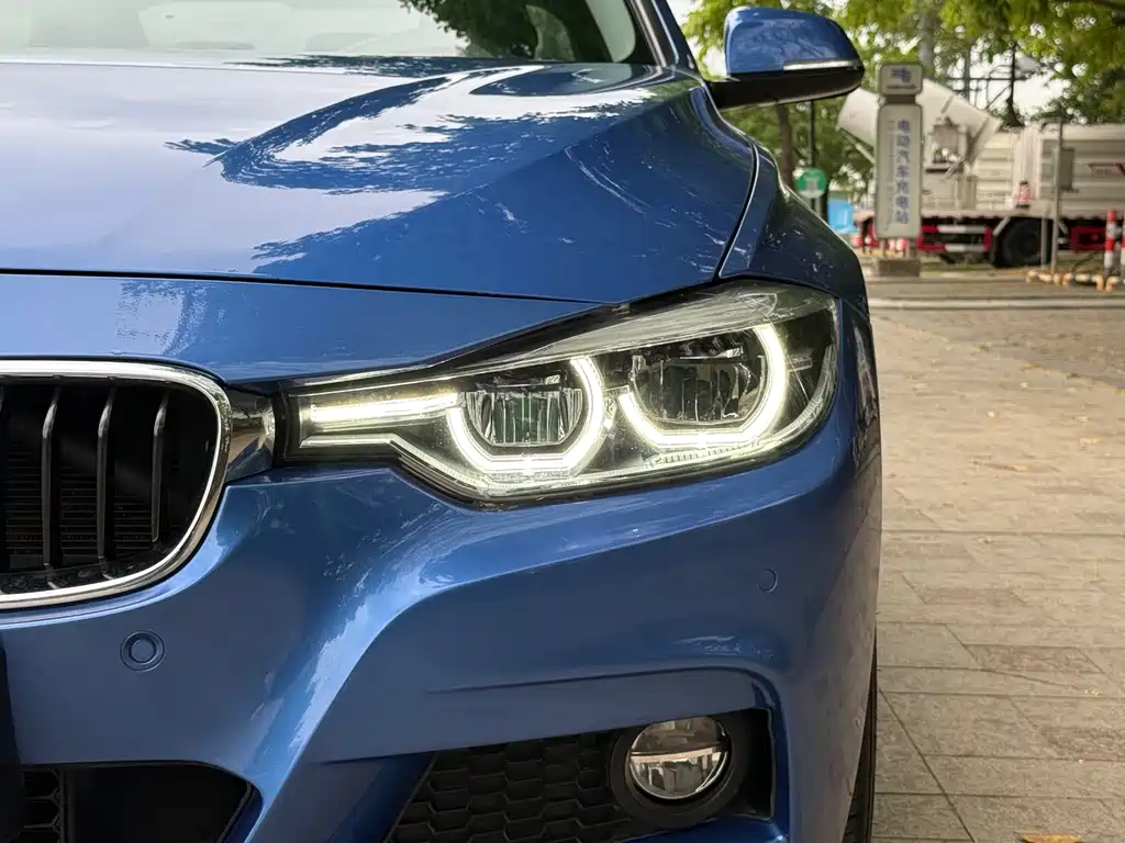 BMW 3 Series 2017 — фото 18