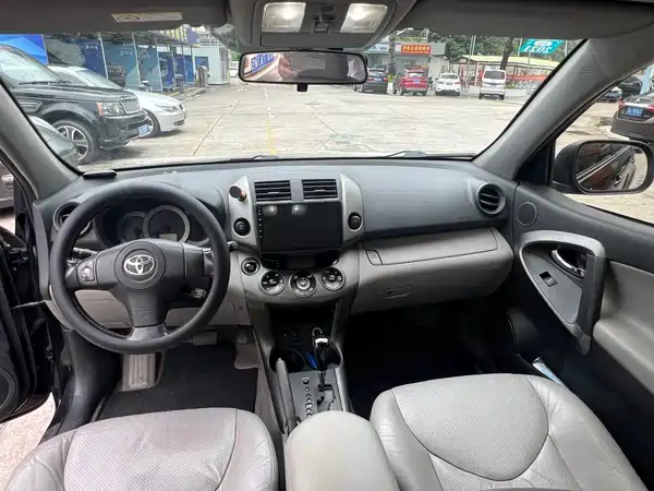 Toyota RAV4 2010