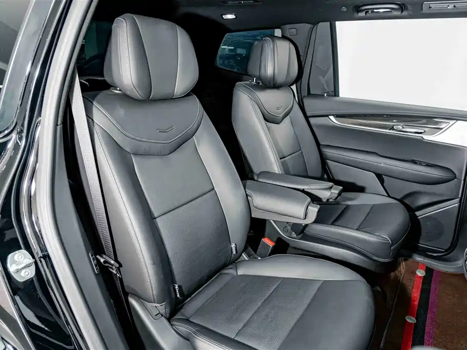 Cadillac XT6 2025 — фото 23