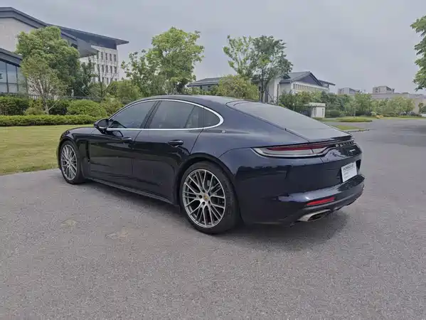 Porsche Panamera 2023