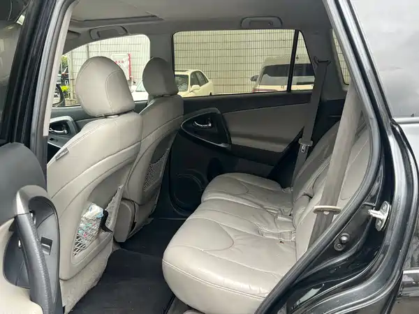 Toyota RAV4 2010
