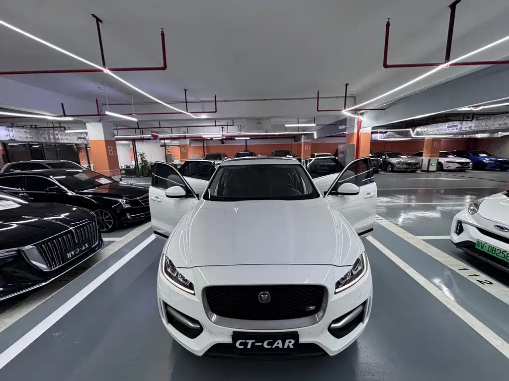 Jaguar F-PACE 2016 — фото 23