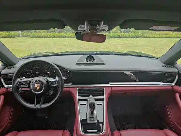 Porsche Panamera 2023