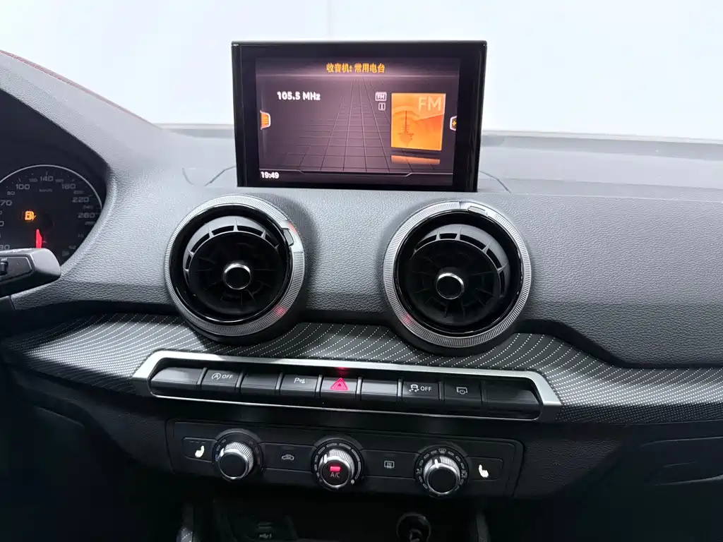 Audi Q2L 2023 — фото 15