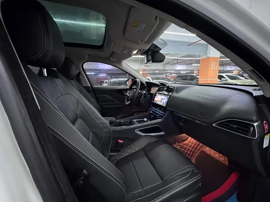 Jaguar F-PACE 2016 — фото 15