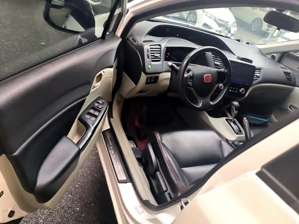 Honda Civic 2015 — фото 16