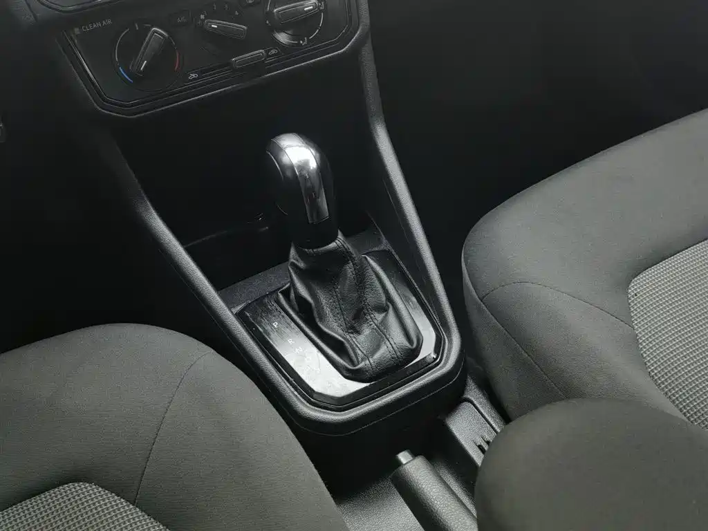 Volkswagen Jetta 2018 — фото 13